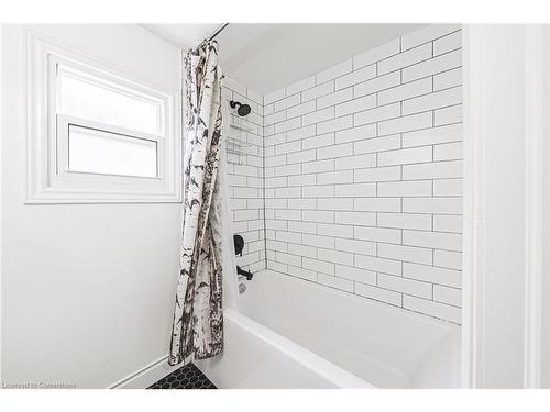 19 Belview Avenue, Hamilton, ON - Indoor Photo Showing Bathroom