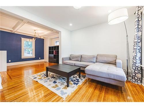 19 Belview Avenue, Hamilton, ON - Indoor Photo Showing Living Room