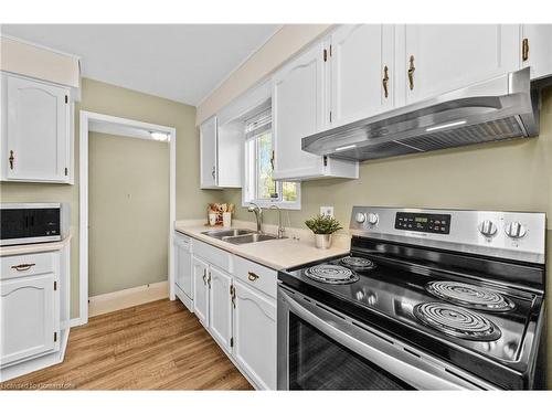 406 Belleair Boulevard, Fort Erie, ON - Indoor Photo Showing Kitchen With Double Sink