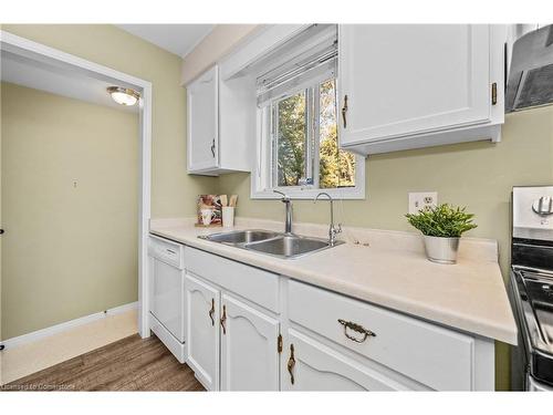 406 Belleair Boulevard, Fort Erie, ON - Indoor Photo Showing Kitchen With Double Sink