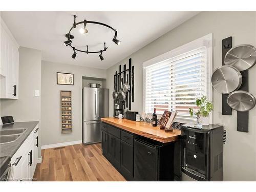 Upper-6 Homewood Avenue, St. Catharines, ON - Indoor Photo Showing Kitchen With Double Sink