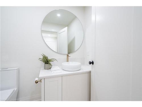 7836 Rysdale Street, Niagara Falls, ON - Indoor Photo Showing Bathroom