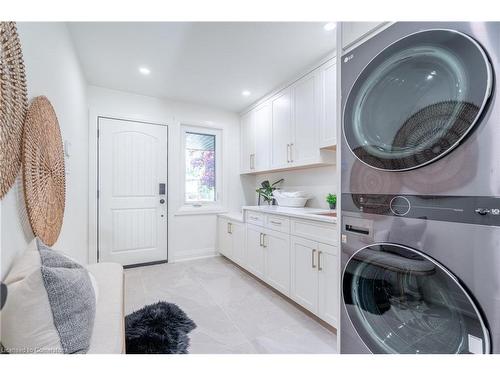 7836 Rysdale Street, Niagara Falls, ON - Indoor Photo Showing Laundry Room