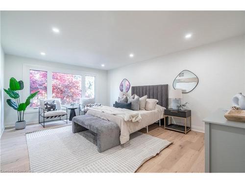 7836 Rysdale Street, Niagara Falls, ON - Indoor Photo Showing Bedroom