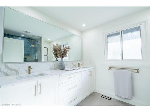 7836 Rysdale Street, Niagara Falls, ON - Indoor Photo Showing Bathroom