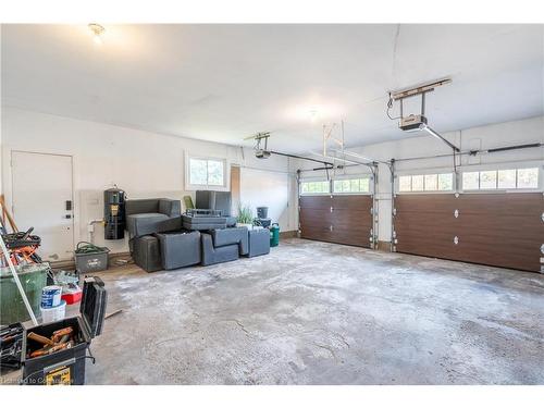 7836 Rysdale Street, Niagara Falls, ON - Indoor Photo Showing Garage