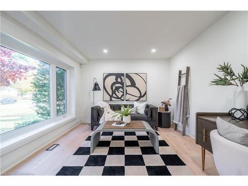 7836 Rysdale Street, Niagara Falls, ON - Indoor Photo Showing Bedroom