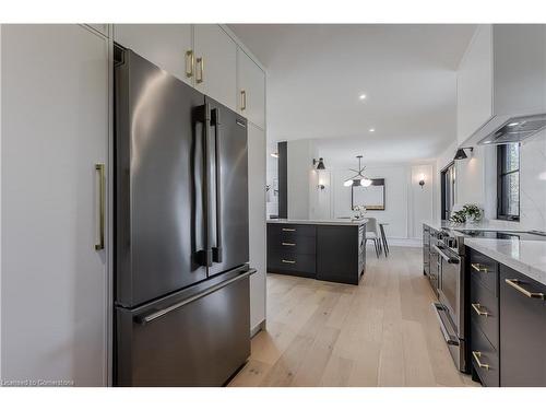 3029 Eva Drive, Burlington, ON - Indoor Photo Showing Kitchen With Upgraded Kitchen