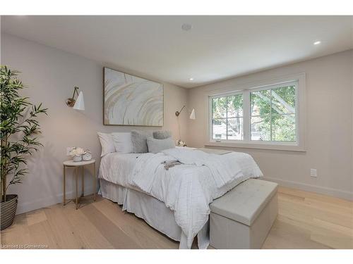 3029 Eva Drive, Burlington, ON - Indoor Photo Showing Bedroom