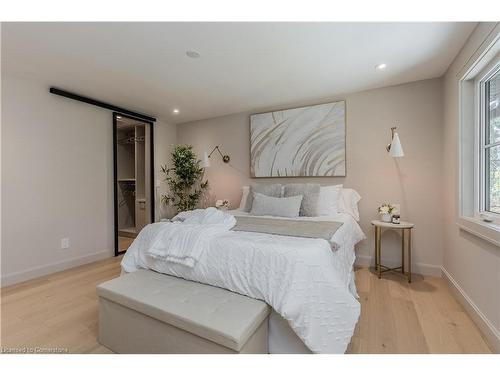 3029 Eva Drive, Burlington, ON - Indoor Photo Showing Bedroom