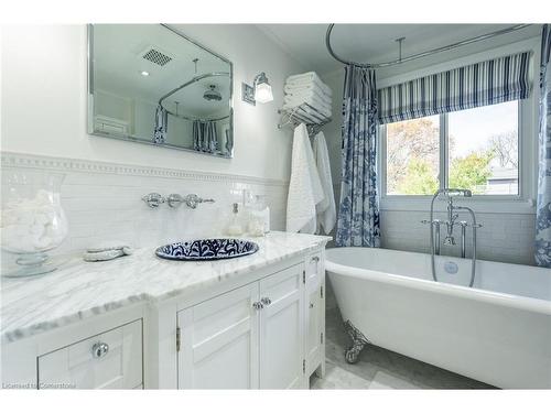 4195 Spruce Avenue, Burlington, ON - Indoor Photo Showing Bathroom