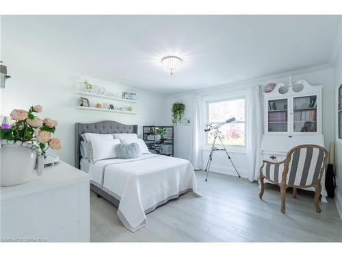 4195 Spruce Avenue, Burlington, ON - Indoor Photo Showing Bedroom