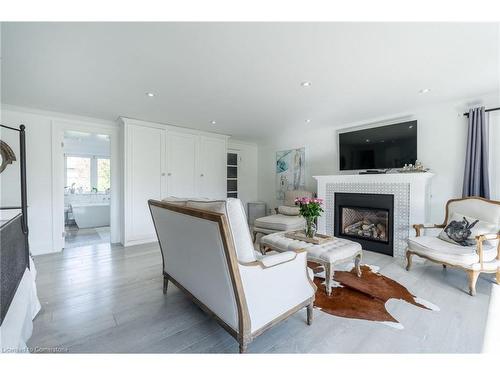 4195 Spruce Avenue, Burlington, ON - Indoor Photo Showing Living Room With Fireplace