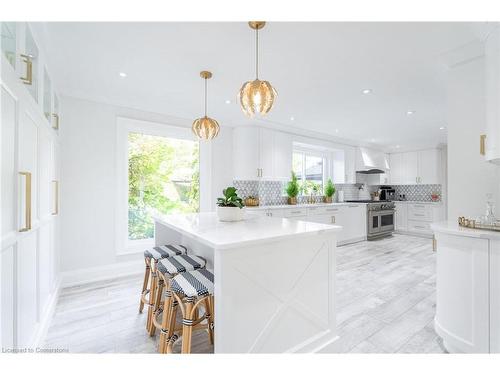 4195 Spruce Avenue, Burlington, ON - Indoor Photo Showing Kitchen With Upgraded Kitchen