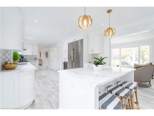 4195 Spruce Avenue, Burlington, ON - Indoor Photo Showing Kitchen With Upgraded Kitchen