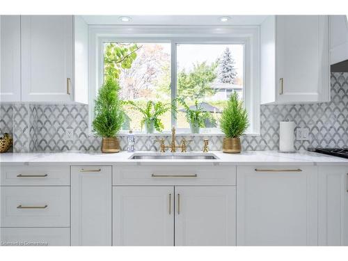 4195 Spruce Avenue, Burlington, ON - Indoor Photo Showing Kitchen