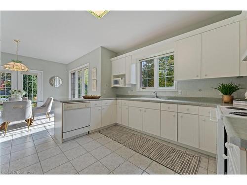 205 Greenbriar Road, Ancaster, ON - Indoor Photo Showing Kitchen