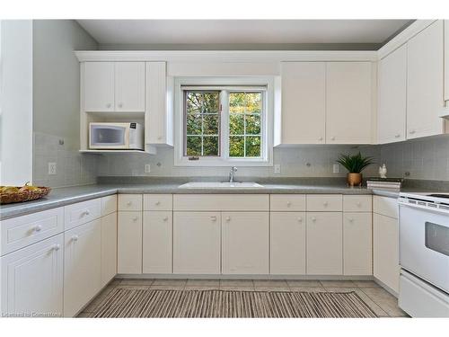 205 Greenbriar Road, Ancaster, ON - Indoor Photo Showing Kitchen