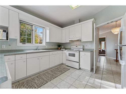 205 Greenbriar Road, Ancaster, ON - Indoor Photo Showing Kitchen