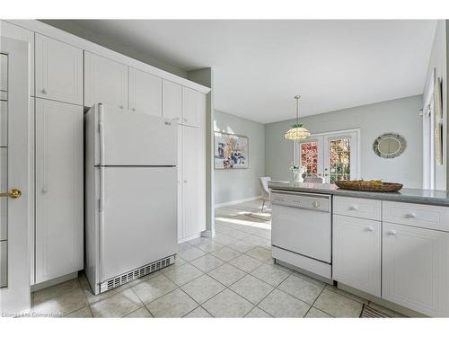 205 Greenbriar Road, Ancaster, ON - Indoor Photo Showing Kitchen