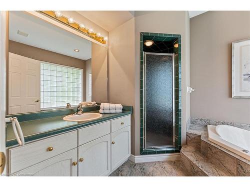 205 Greenbriar Road, Ancaster, ON - Indoor Photo Showing Bathroom