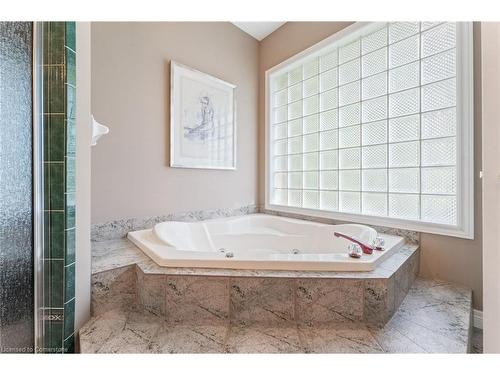 205 Greenbriar Road, Ancaster, ON - Indoor Photo Showing Bathroom