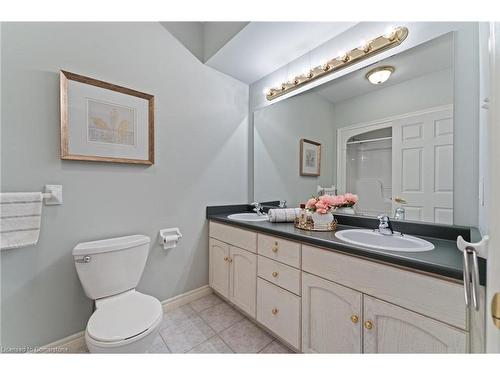 205 Greenbriar Road, Ancaster, ON - Indoor Photo Showing Bathroom