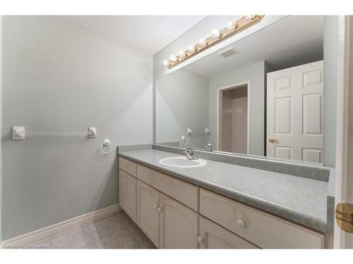 205 Greenbriar Road, Ancaster, ON - Indoor Photo Showing Bathroom