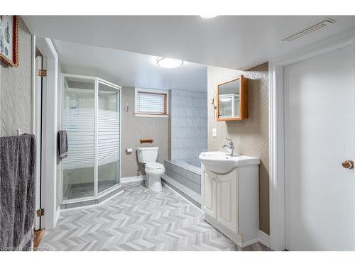 737 Upper Ottawa Street, Hamilton, ON - Indoor Photo Showing Bathroom