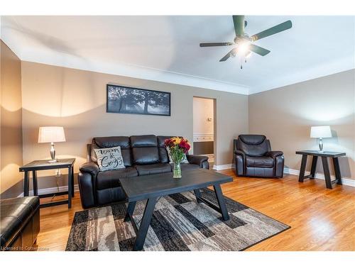 737 Upper Ottawa Street, Hamilton, ON - Indoor Photo Showing Living Room