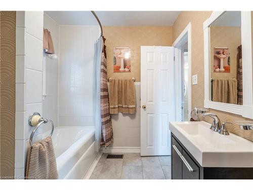 737 Upper Ottawa Street, Hamilton, ON - Indoor Photo Showing Bathroom