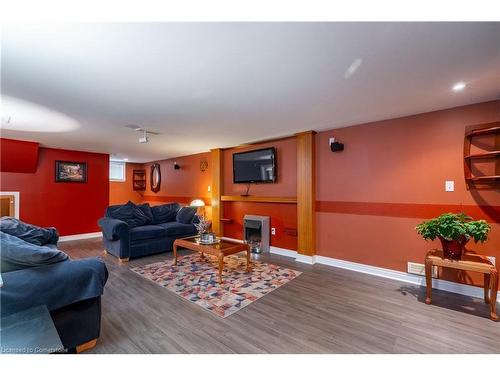 737 Upper Ottawa Street, Hamilton, ON - Indoor Photo Showing Living Room