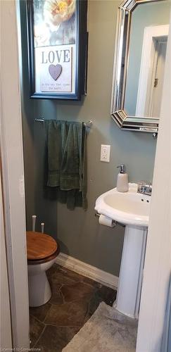 235 Fares Street, Port Colborne, ON - Indoor Photo Showing Bathroom