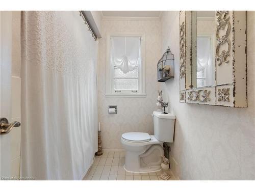 53 Lovers Lane, Ancaster, ON - Indoor Photo Showing Bathroom