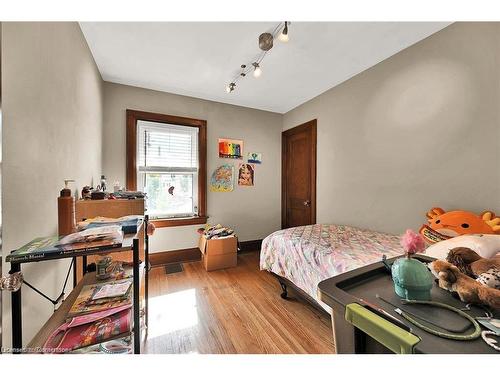 495-497 Mary Street, Woodstock, ON - Indoor Photo Showing Bedroom