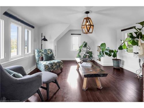 2104 Highway 56, Binbrook, ON - Indoor Photo Showing Living Room