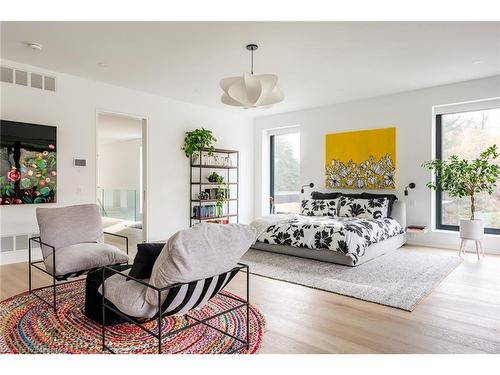 66 Weirs Lane, Dundas, ON - Indoor Photo Showing Living Room