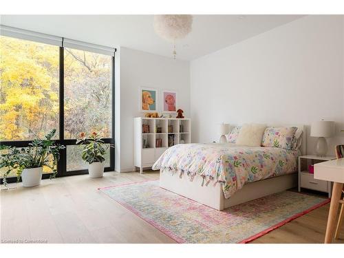 66 Weirs Lane, Dundas, ON - Indoor Photo Showing Bedroom