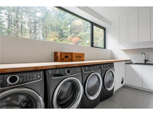 66 Weirs Lane, Dundas, ON - Indoor Photo Showing Laundry Room