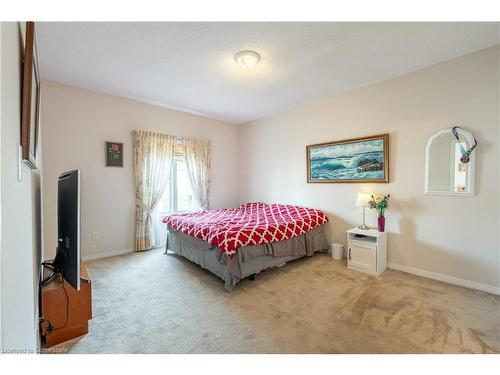 32-566 Southridge Drive, Hamilton, ON - Indoor Photo Showing Bedroom