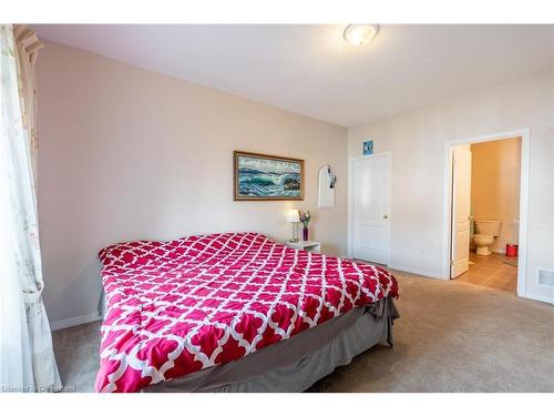 32-566 Southridge Drive, Hamilton, ON - Indoor Photo Showing Bedroom