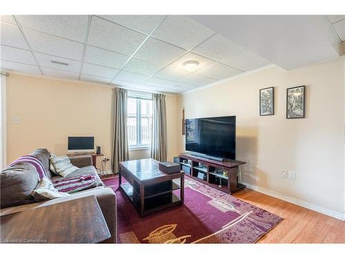 32-566 Southridge Drive, Hamilton, ON - Indoor Photo Showing Living Room