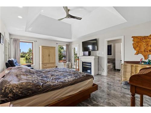 2361 Townline Road, Fort Erie, ON - Indoor Photo Showing Bedroom