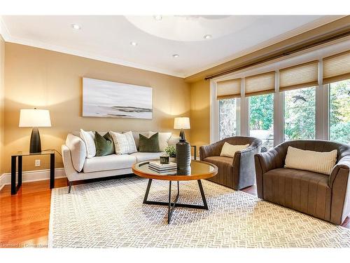 2013 Mountain Grove Avenue, Burlington, ON - Indoor Photo Showing Living Room