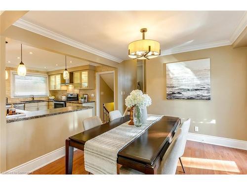 2013 Mountain Grove Avenue, Burlington, ON - Indoor Photo Showing Dining Room