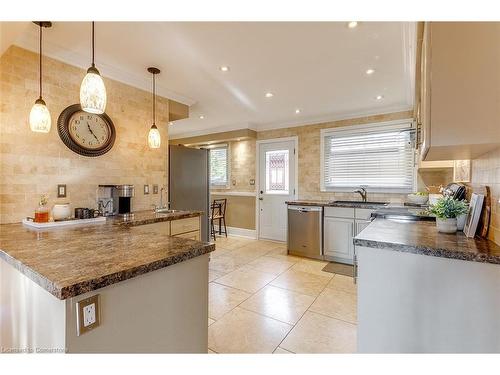 2013 Mountain Grove Avenue, Burlington, ON - Indoor Photo Showing Kitchen With Upgraded Kitchen