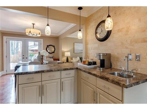 2013 Mountain Grove Avenue, Burlington, ON - Indoor Photo Showing Kitchen