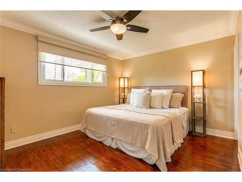 2013 Mountain Grove Avenue, Burlington, ON - Indoor Photo Showing Bedroom