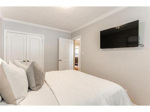 2013 Mountain Grove Avenue, Burlington, ON - Indoor Photo Showing Bedroom