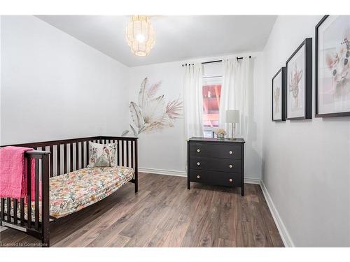 30 Bristol Street, Hamilton, ON - Indoor Photo Showing Bedroom